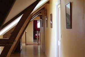 Couloir accès aux chambres