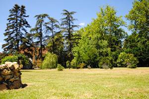 La maison vue du parc