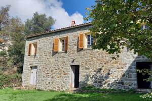une maison corse typique