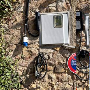 Borne de recharge véhicule électrique (triphasé)