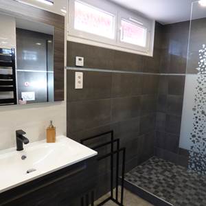 SDB Chambre Léa La Colline aux Yeux Doubs 4