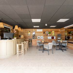 Bar et salon accueil