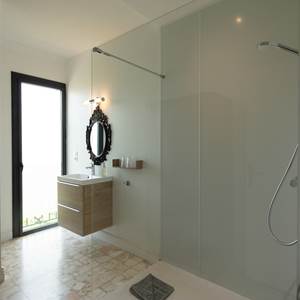 salle de bain coté piscine