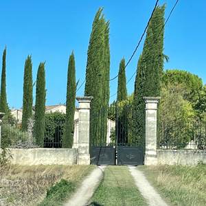 L'entrée du Mas des Perrines