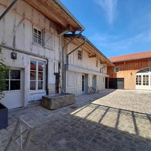 Cour pavee interieure