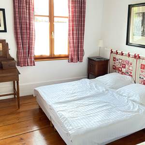 La chambre 3 personnes avec le traditionnel tissu kelsch
