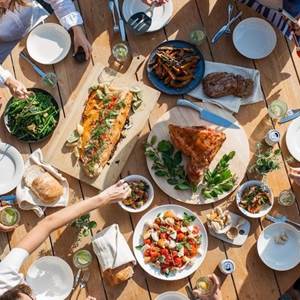 Illustration repas sur dema,de