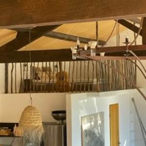 La cabane de l'orangerie en bois pelé