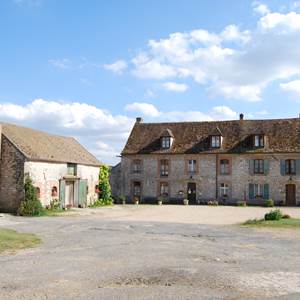 Bâtiment principal. Vue en entrant dans la cour.