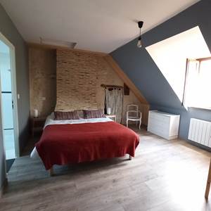 Chambre au 1er étage avec cabane attenante