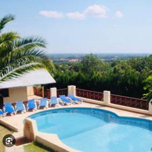 Mas Néoulous piscine