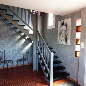 Escalier Chambres d'hôtes La colline aux Yeux Doubs