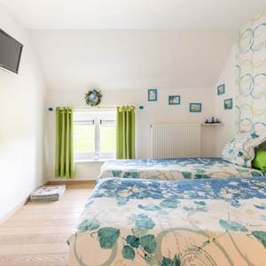 Au premier étage , la chambre Blanche et sa salle d'eau