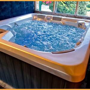 MM 02 photo jacuzzi 3