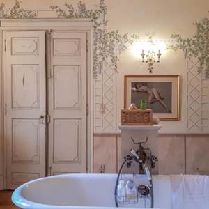 CHÂTEAU D'ISSUS - Salle de Bain