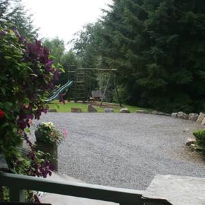 Depuis la terrasse vers la plaine de jeux