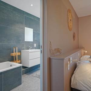 Chambre et salle de bain grand gîte