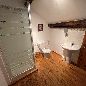 Salle d' eau WC chambre 2