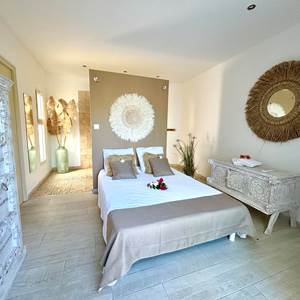 Les Ti Pêcheurs villa grise chambre RDC