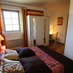 location gîte de groupe avec piscine au grand domaine Montloubier à Villeneuve de berg en ardèche et Rhône alpes 16 à 24 personnes