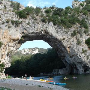 Sortie pédestre ou vélo dans village Ardèchois  ou sur voie verte et bleu en Ardèche du sud