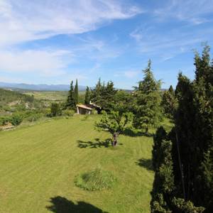 vue sur les monts d'Ardèche du gîte familial, gîte familial convivial et de regroupement d'amis en ardèche rhone alpes pde 16 à 24 personnes.