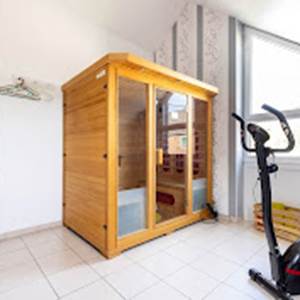 Le repos  dans ce sauna infra rouge pouvant accueillir 4 personnes