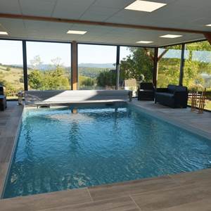 Piscine intérieure chauffée gite de Bellevue