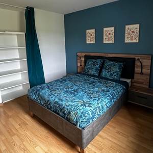 Une seconde chambre située au rez-de-chaussée