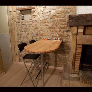 table bar avec ses chaises hautes