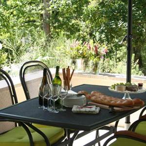 dejeuner entre amis terrasse villa charentaise etang vallier resort