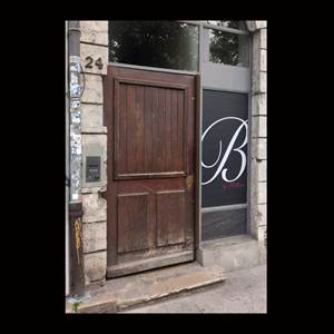 l'entrée de l'immeuble : 24, quai St Antoine
