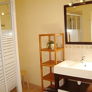 ETANG VALLIER RESORT VILLA TINA SALLE DE DOUCHE