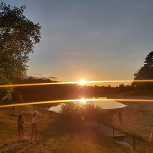 ETANG VALLIER RESORT ETANG ET COUCHER DE SOLEIL