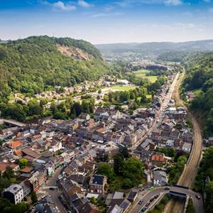 En quittant l'autoroute à AYWAILLE vous découvrez une commune superbe enfuie dans la verdure notamment la Haie des Gattes, classée
