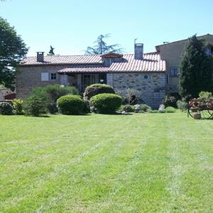 grand gîte de groupe pour évenement au domaine Montloubier à Villeneuve de berg en sud ardèche 10 à 15 personnes