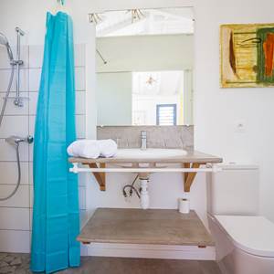 Villa Lagon salle d'eau avec douche, lavabo et WC