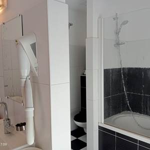 Double lavabo baignoire douche wc sèche cheveux