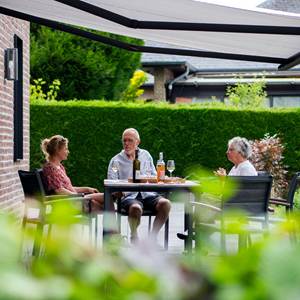 La Siroperie gîte 4 places une rencontre en terrasse