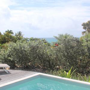 Villa Lagon vue sur le jardin d'ornement depuis la piscine