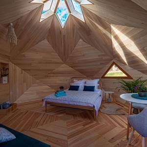 Chambre avec vue sur le ciel à travers l'étoile