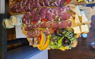 Un plateau charcuterie pour 4 personnes