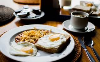 Petit déjeuner salé au Clos des Oliviers