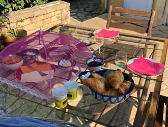 Petit-déjeuner pour 2 (pouvant aller jusqu'à 16 personnes...) MVG