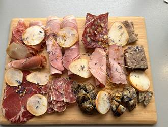 Exemple d'une planche charcuterie réalisée. MVG