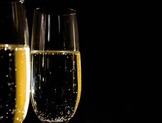 sparkling-wine-7626984_1280 (1)