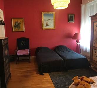 CHAMBRES-GUEBWILLER-Chambre-Quadruple-avec-Salle-de-Bains-Commune-4-personnes-Lits-Simples