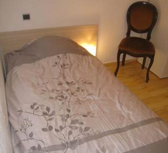 CHAMBRES-GUEBWILLER-Chambre-Simples-avec-Salle-de-Bains-Privative-1-Personne-Lit