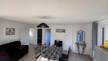 Pièce de vie spacieuse idéale pour des vacances en Dordogne-presta