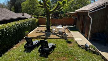 Jardin clos avec spa en dordogne-photo-news